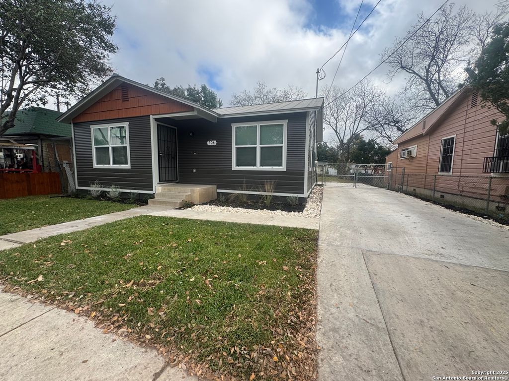 Photo of 306 Cupples, San Antonio, TX 78237 (MLS # 1930100)