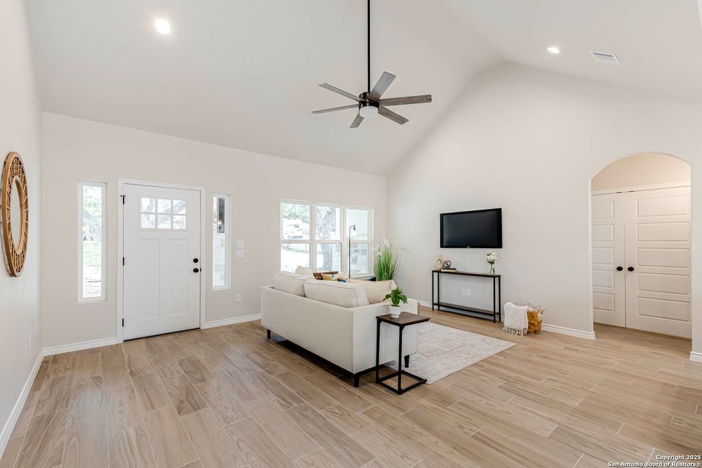 Photo of 294 Lighthouse, Canyon Lake, TX 78133 (MLS # 1880503)