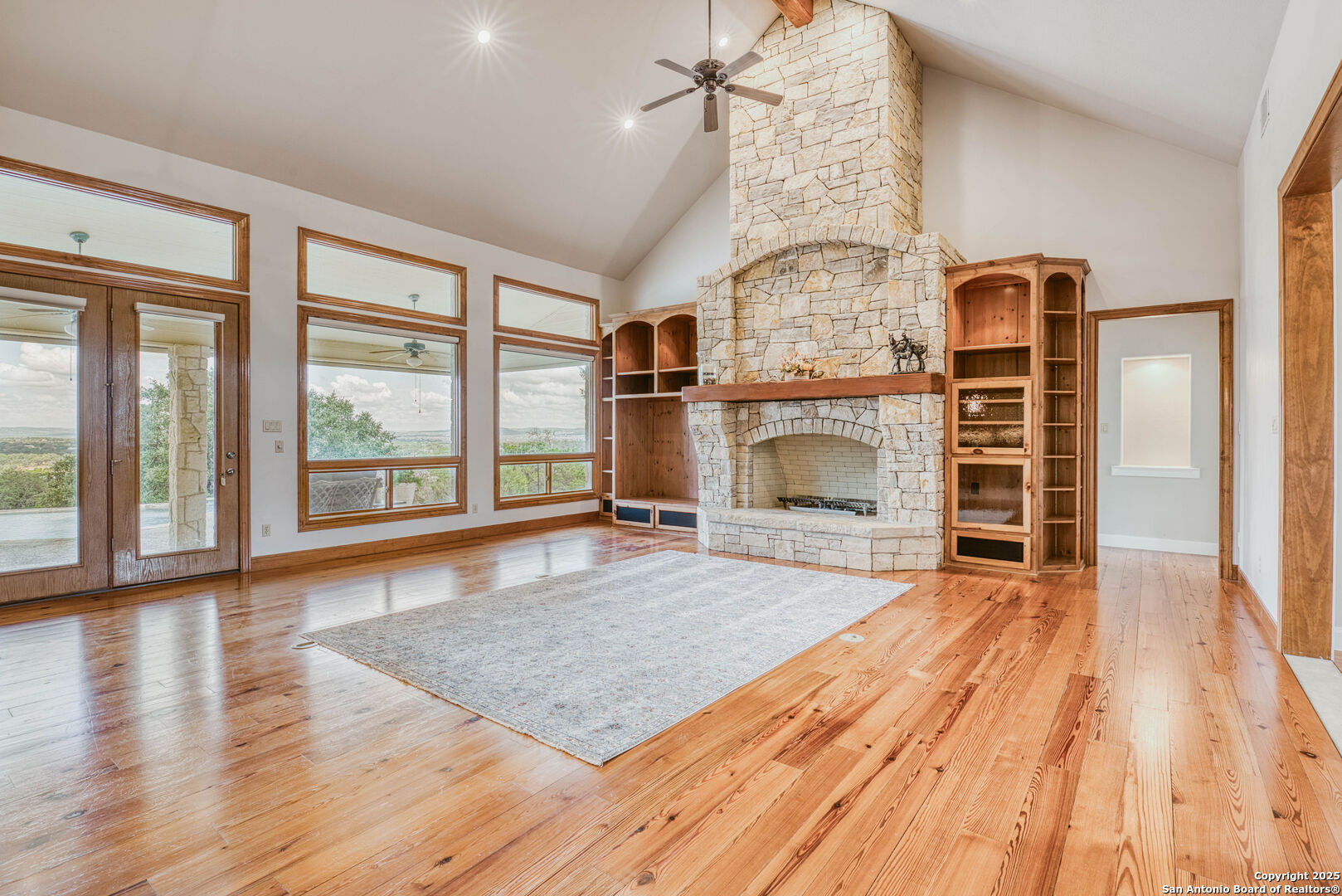 204 Majestic Oaks