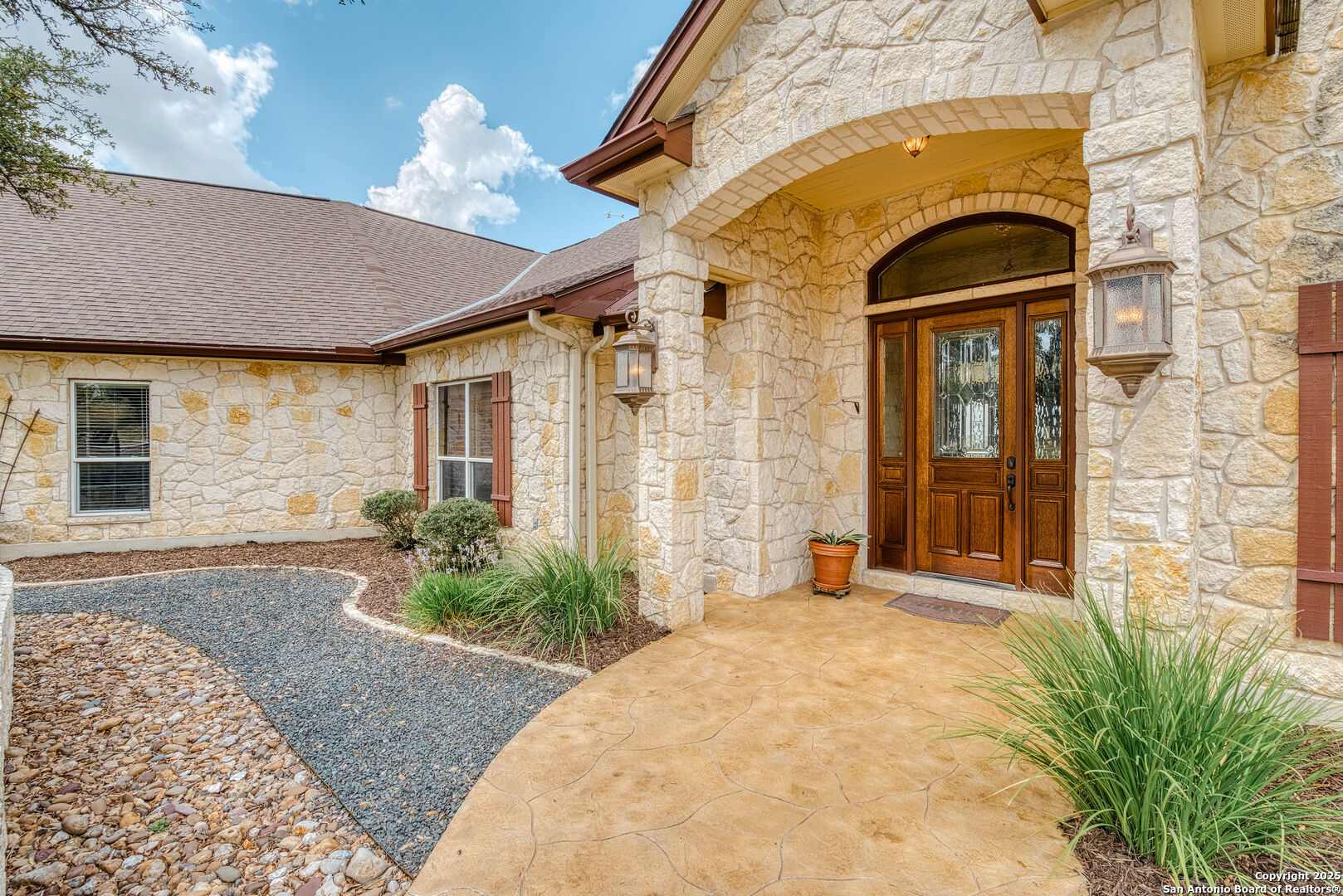 204 Majestic Oaks