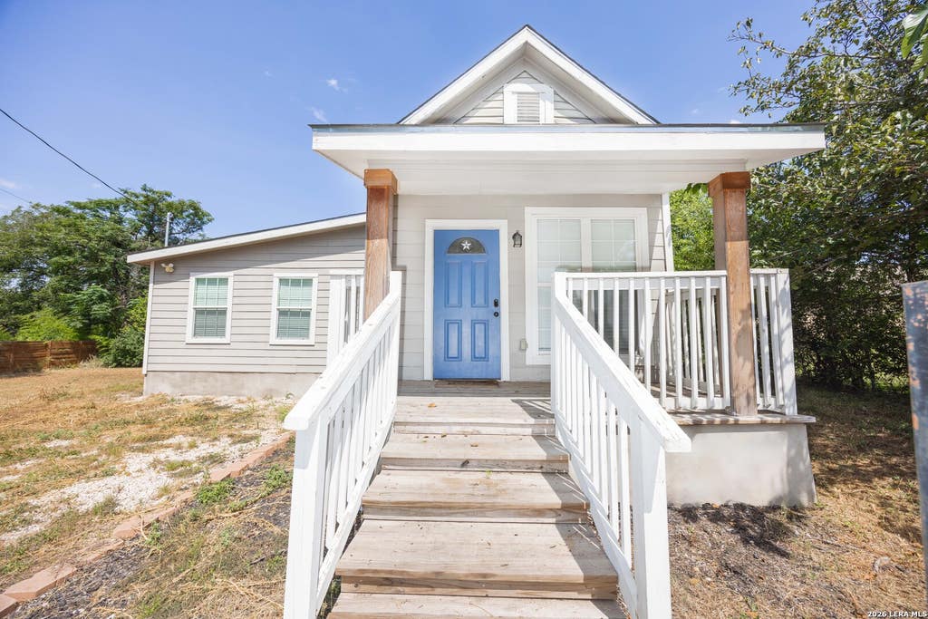 Photo of 324 Bargas St, San Antonio, TX 78210 (MLS # 2005054)