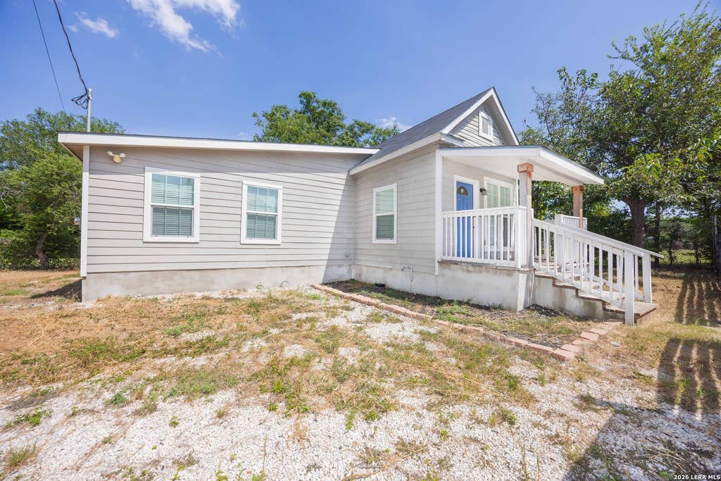 Photo of 324 Bargas St, San Antonio, TX 78210 (MLS # 2005054)