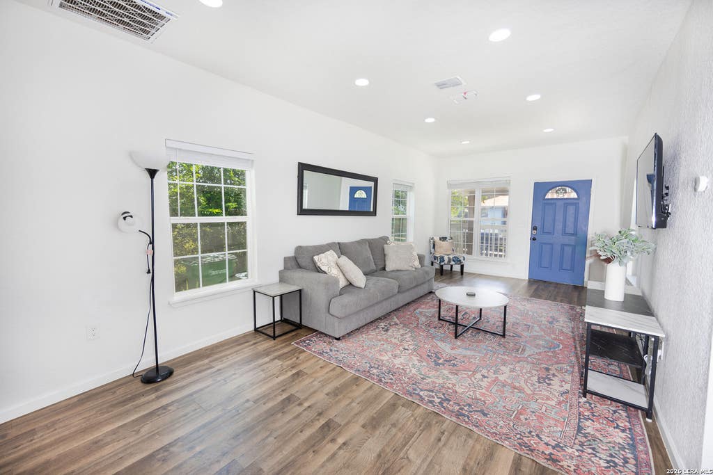 Photo of 324 Bargas St, San Antonio, TX 78210 (MLS # 2005054)