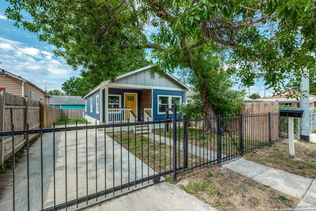 Photo of 136 W Lambert St, San Antonio, TX 78204 (MLS # 1947649)