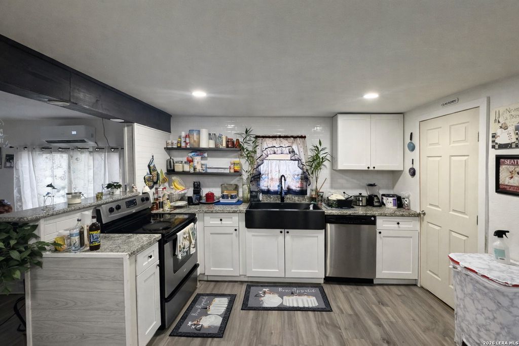 Photo of 1034 Eldorado, San Antonio, TX 78225 (MLS # 1944956)