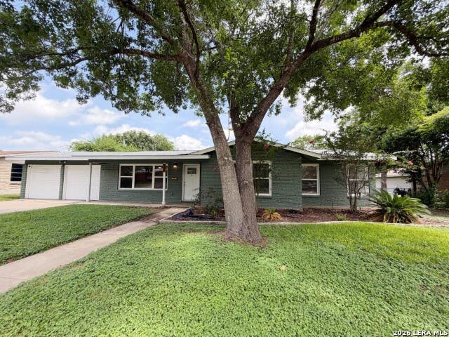 Photo of 539 Oakleaf Dr, San Antonio, TX 78209 (MLS # 2009086)