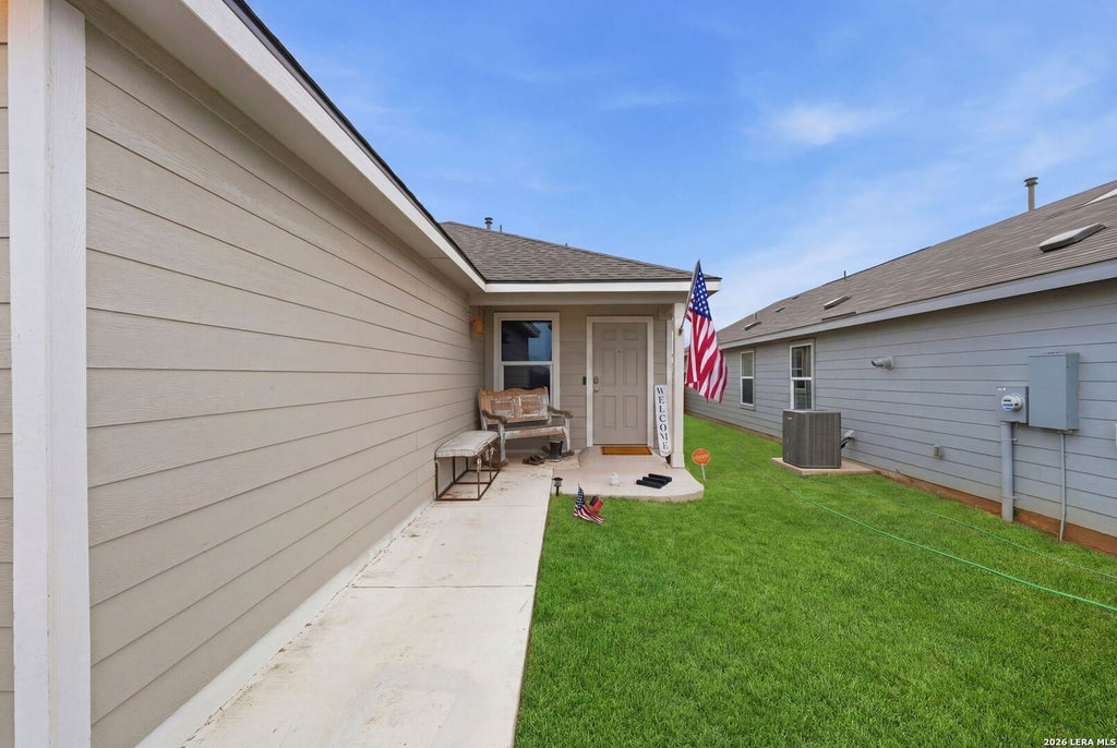 Photo of 140 Maverick Cove, Pleasanton, TX 78064 (MLS # 1970886)