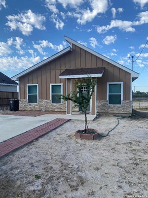 1802 CALLE BALTICA, EAGLE PASS, TX 78852 - Image 5586a2bcdee7e0024267bce4a301e10e/207431514
