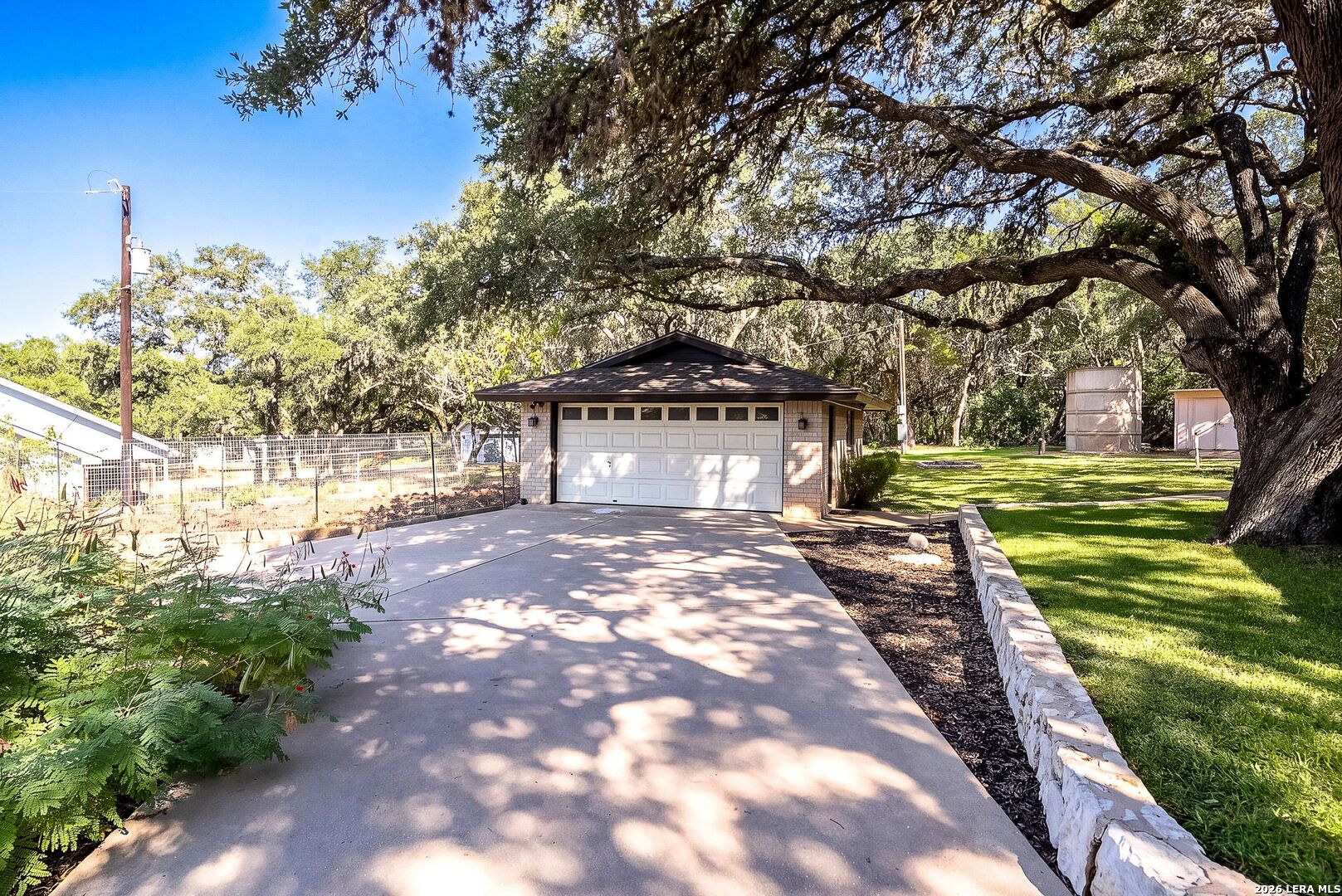8621 INDIAN HILLS LN