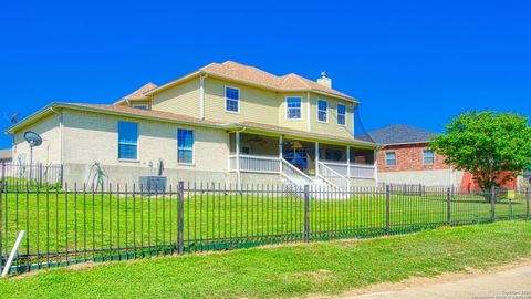 A home in Floresville