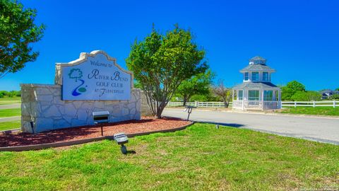 A home in Floresville