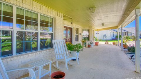 A home in Floresville