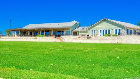 A home in Floresville