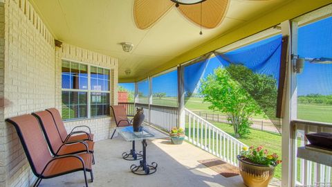 A home in Floresville