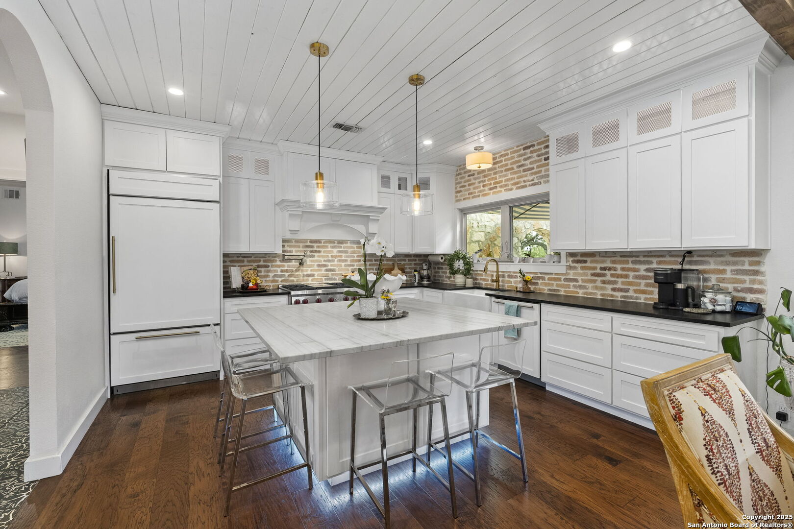 22050 Hanging Oak