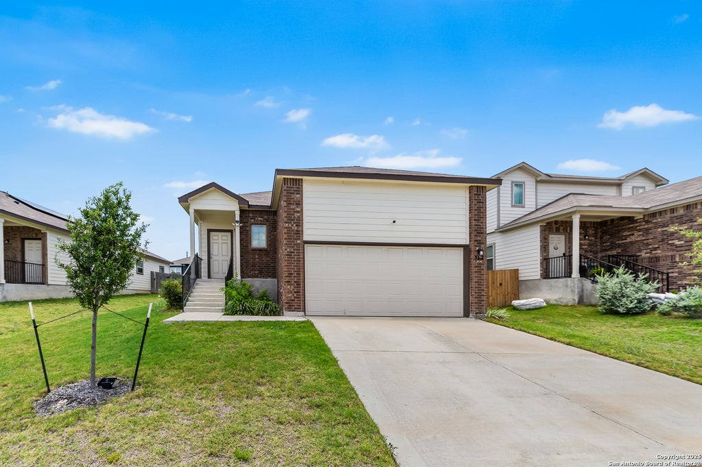Photo of 312 bobwhite, San Antonio, TX 78253 (MLS # 1878922)