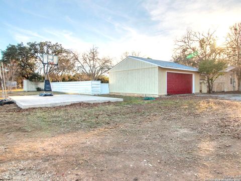 A home in Bandera