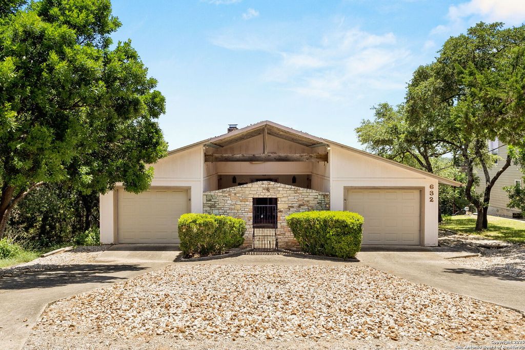 Photo of 632 Lake Forrest, Canyon Lake, TX 78133 (MLS # 1879844)