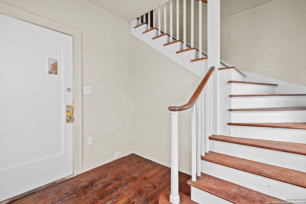 Photo of 1618 W KINGS HWY 1620-1 #1620-1, San Antonio, TX 78201 (MLS # 1954957)