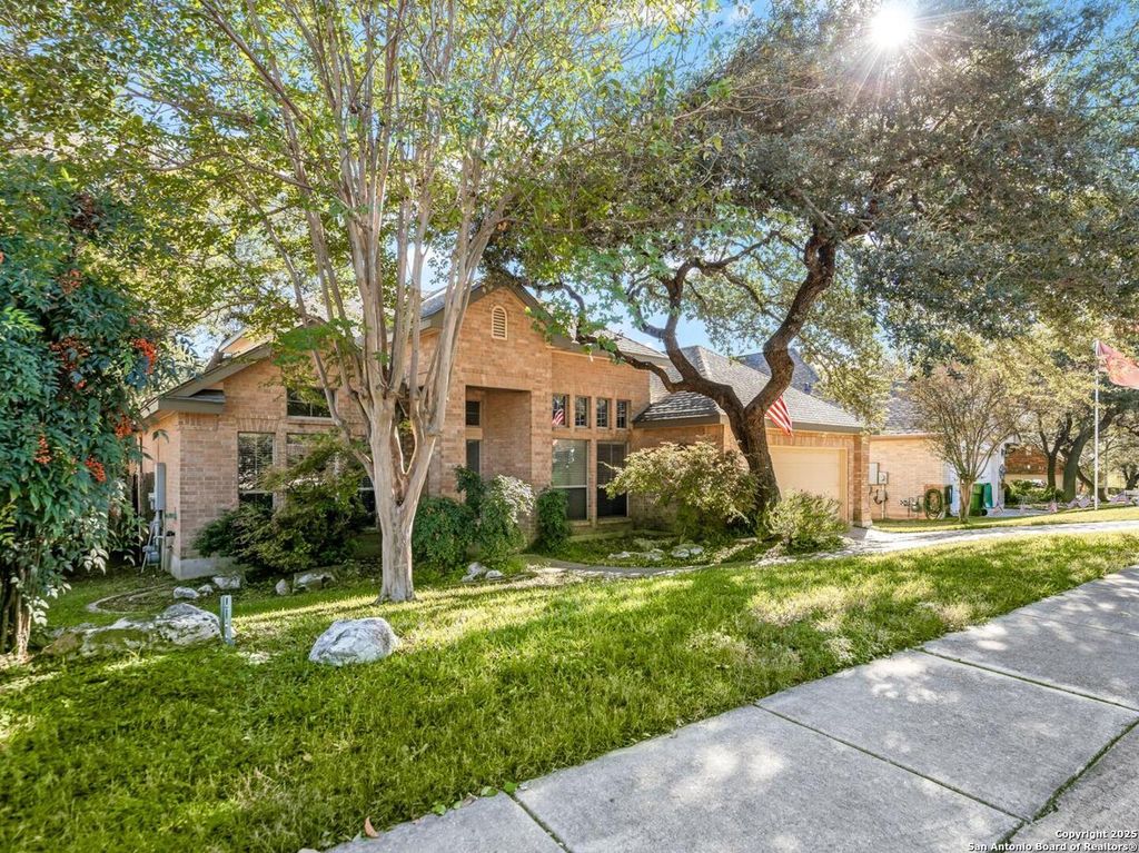 Photo of 318 Legend Brz, San Antonio, TX 78260 (MLS # 1922597)