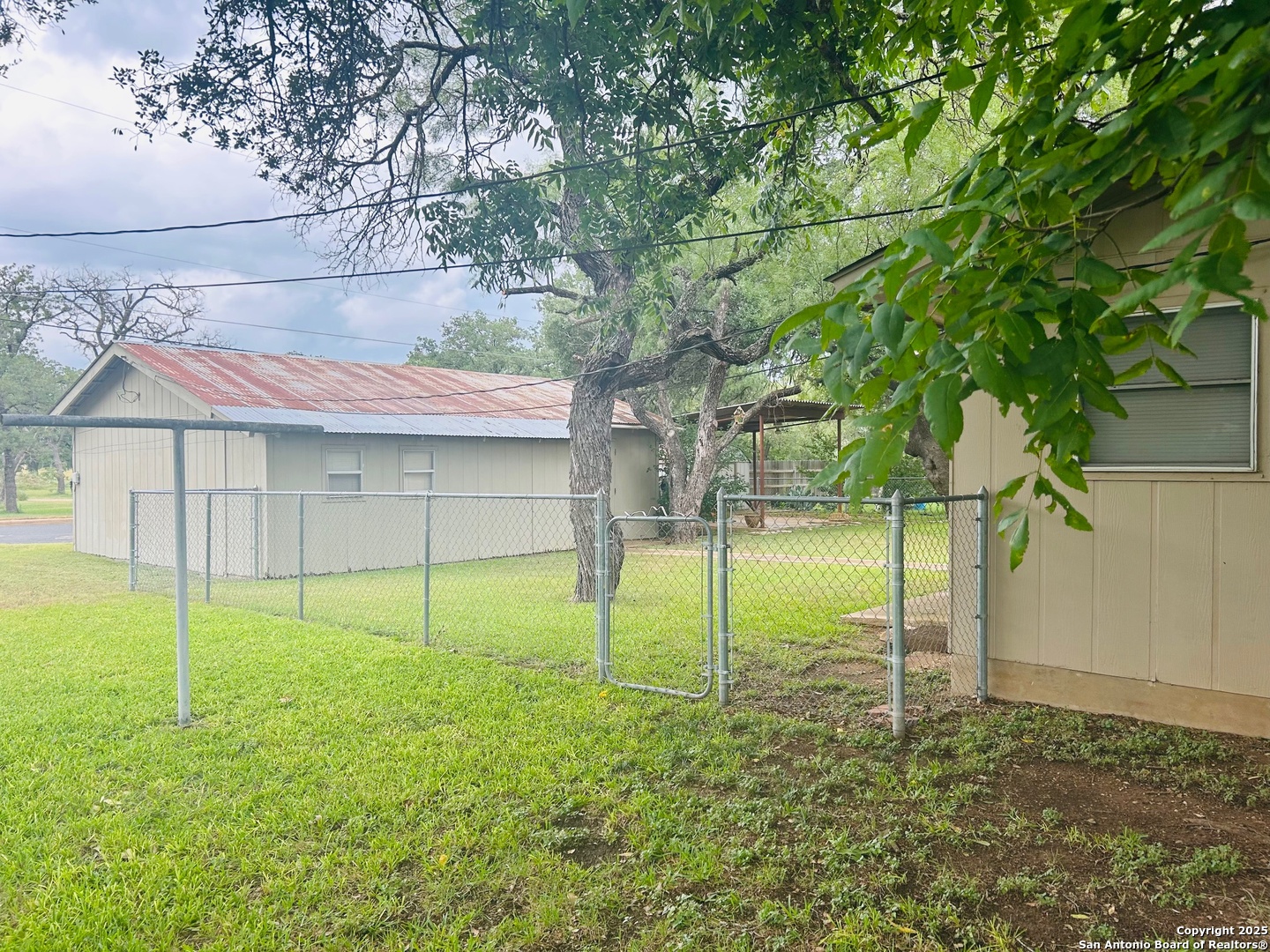 204 Skylark Dr.