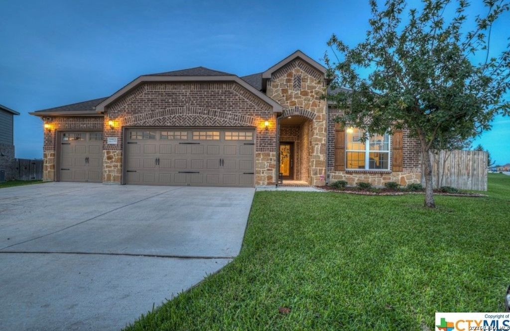 Photo of 2733 RIDGE PATH DR, New Braunfels, TX 78130 (MLS # 1958192)