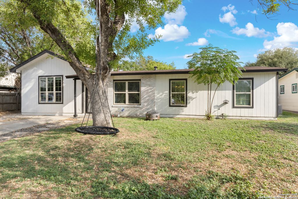Photo of 519 Sandalwood, San Antonio, TX 78216 (MLS # 1909380)