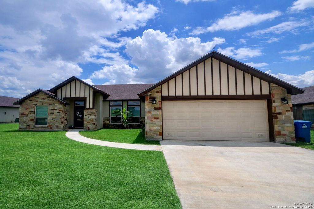 Photo of 1729 Vista View, Pleasanton, TX 78064 (MLS # 1936827)