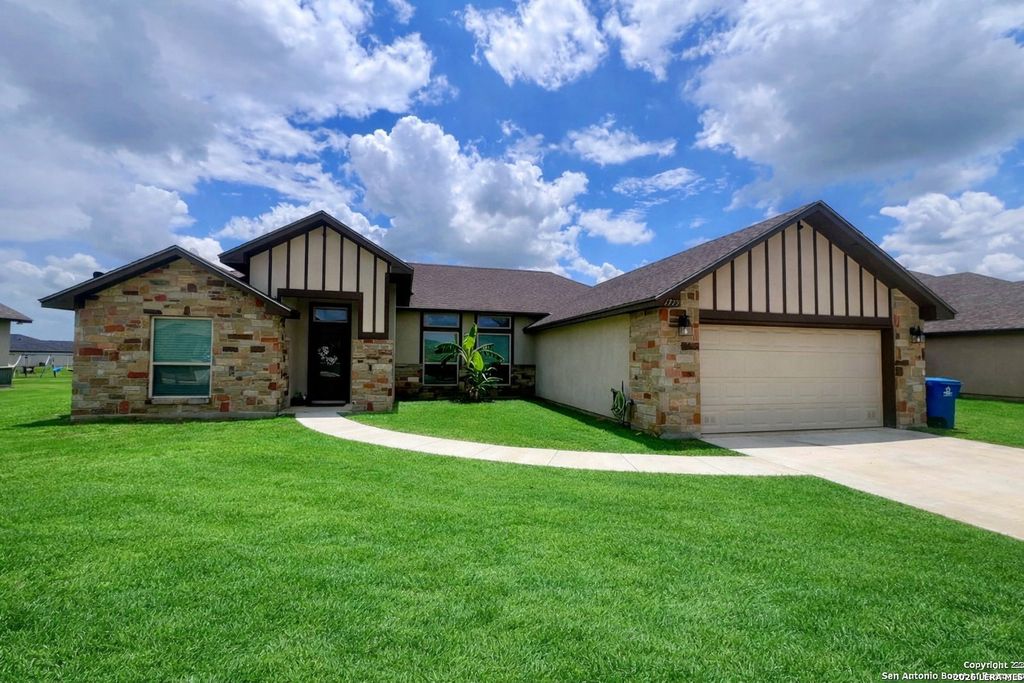 Photo of 1729 Vista View, Pleasanton, TX 78064 (MLS # 1936827)