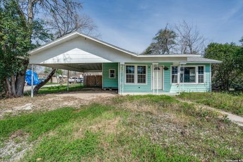 630 E Ireland Seguin TX 78155