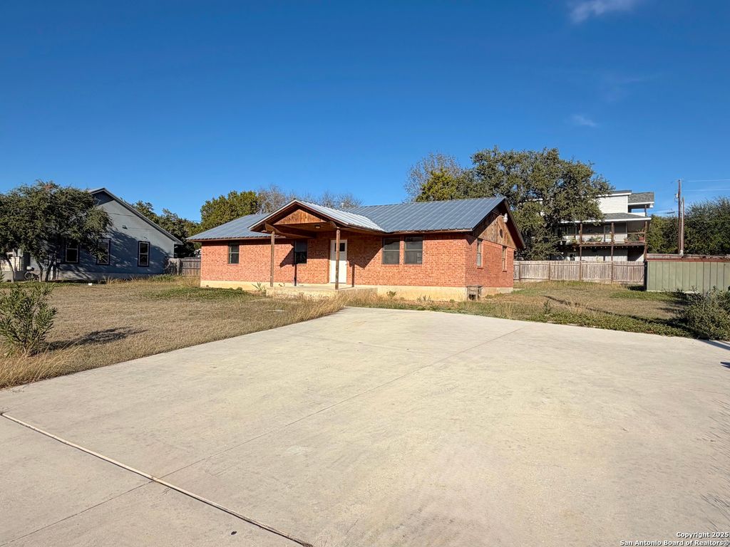 Photo of 1616 Lonesome, Canyon Lake, TX 78133 (MLS # 1927056)