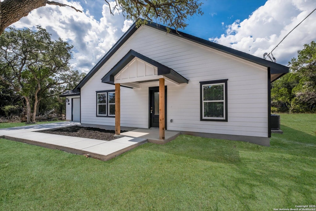 Photo of 432 Canyon Lake Dr, Bandera, TX 78003 (MLS # 1915387)