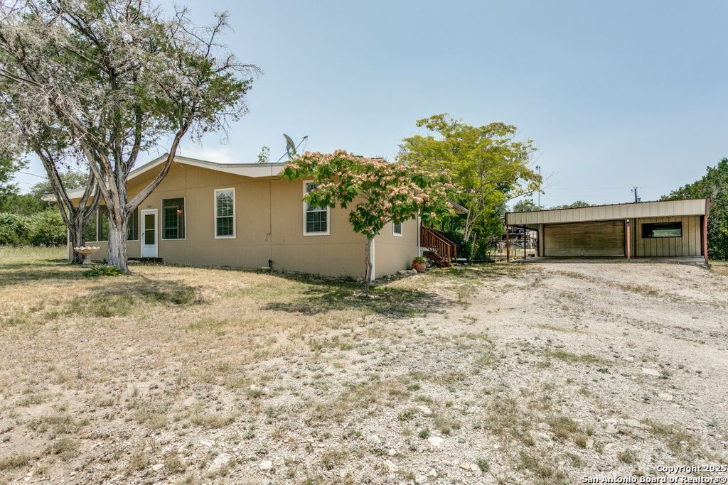 Photo of 1488 Canyon Edge, Canyon Lake, TX 78133 (MLS # 1917020)