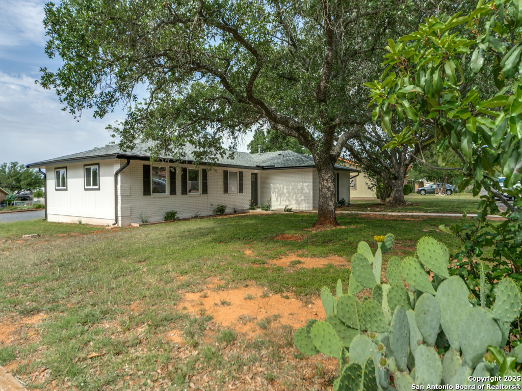 323 Broadmoor Dr.