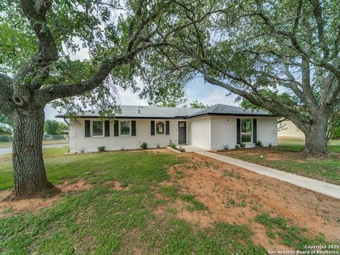 323 Broadmoor Dr. Fredericksburg TX 78624
