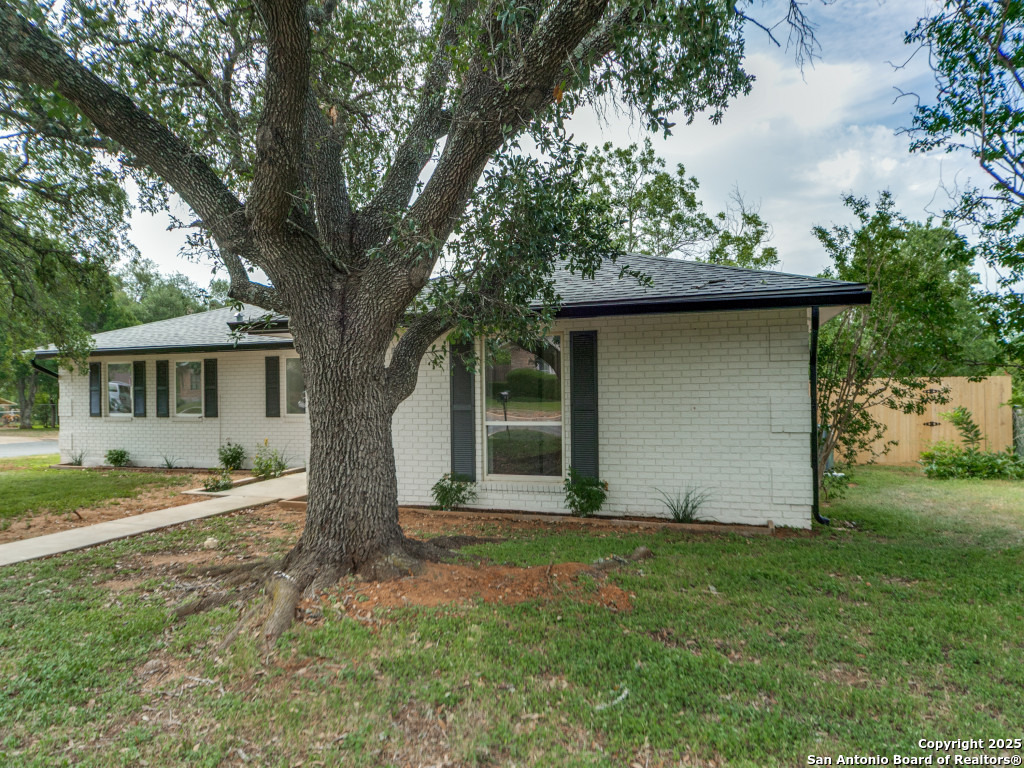 323 Broadmoor Dr.
