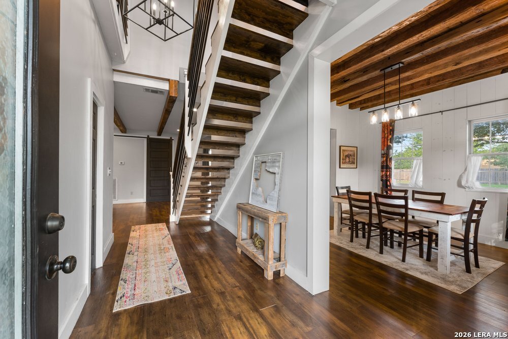 695 Comal Ave