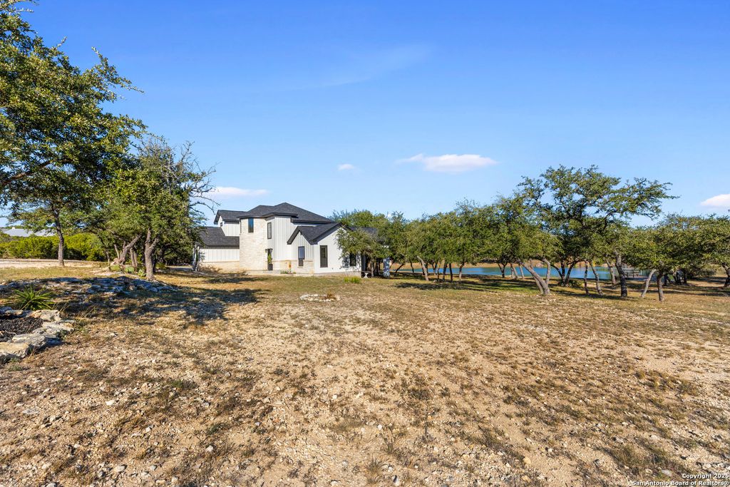 Photo of 411 Cielo Vista, Canyon Lake, TX 78133 (MLS # 1922959)