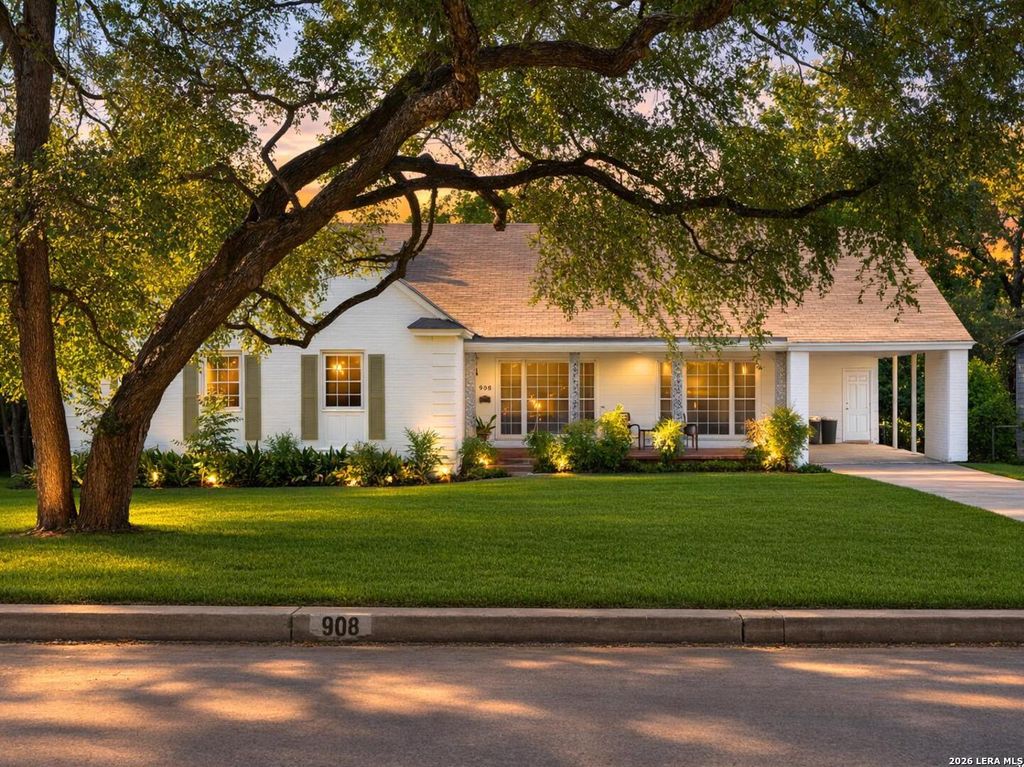 Photo of 908 Garraty Rd, Terrell Hills, TX 78209 (MLS # 1934473)