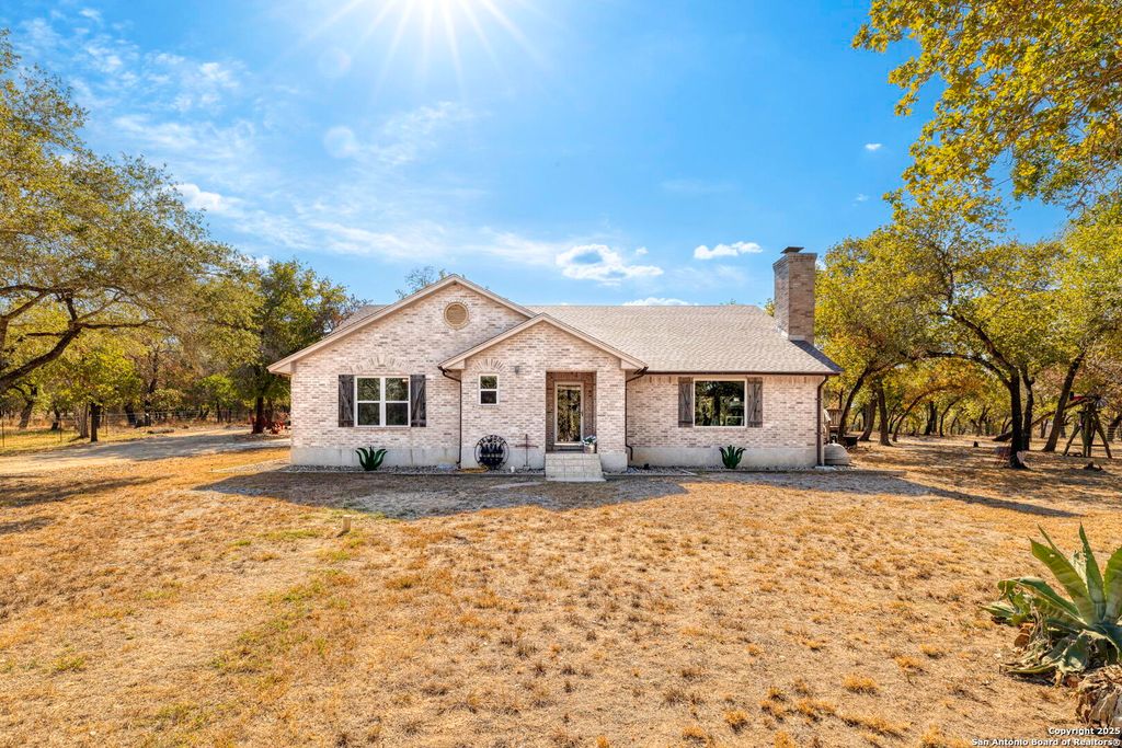Photo of 127 Scenic Oak, Floresville, TX 78114 (MLS # 1916213)