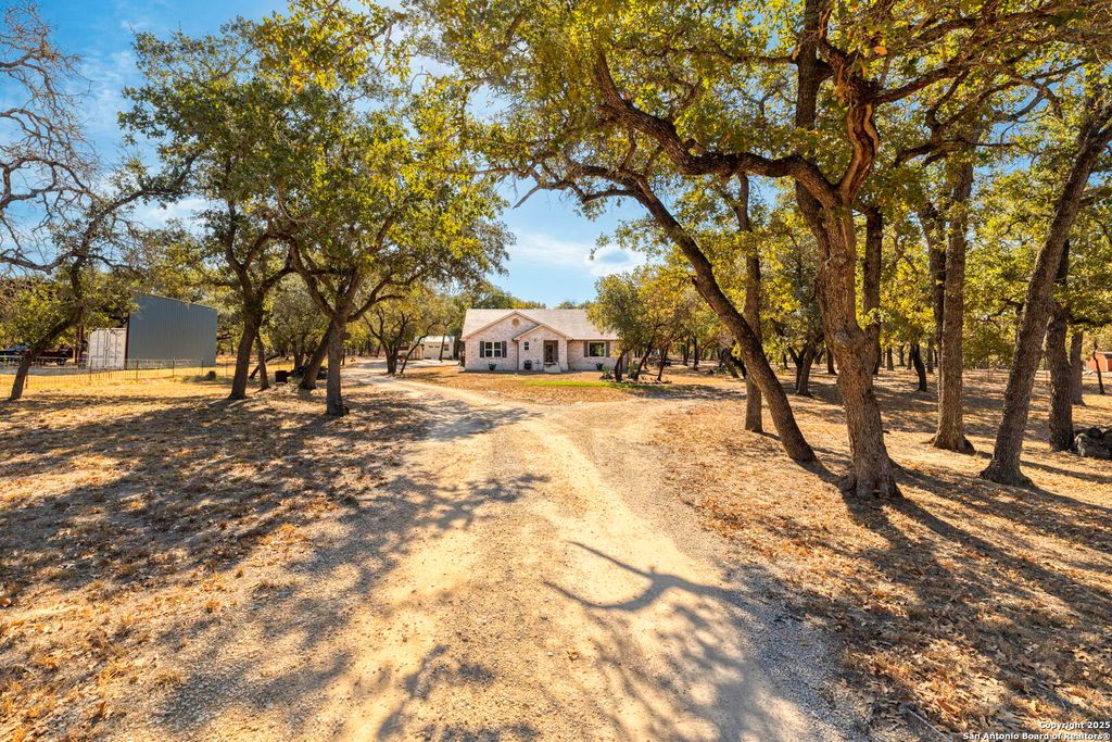 Photo of 127 Scenic Oak, Floresville, TX 78114 (MLS # 1916213)