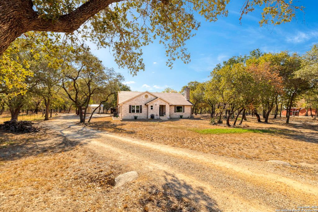 Photo of 127 Scenic Oak, Floresville, TX 78114 (MLS # 1916213)