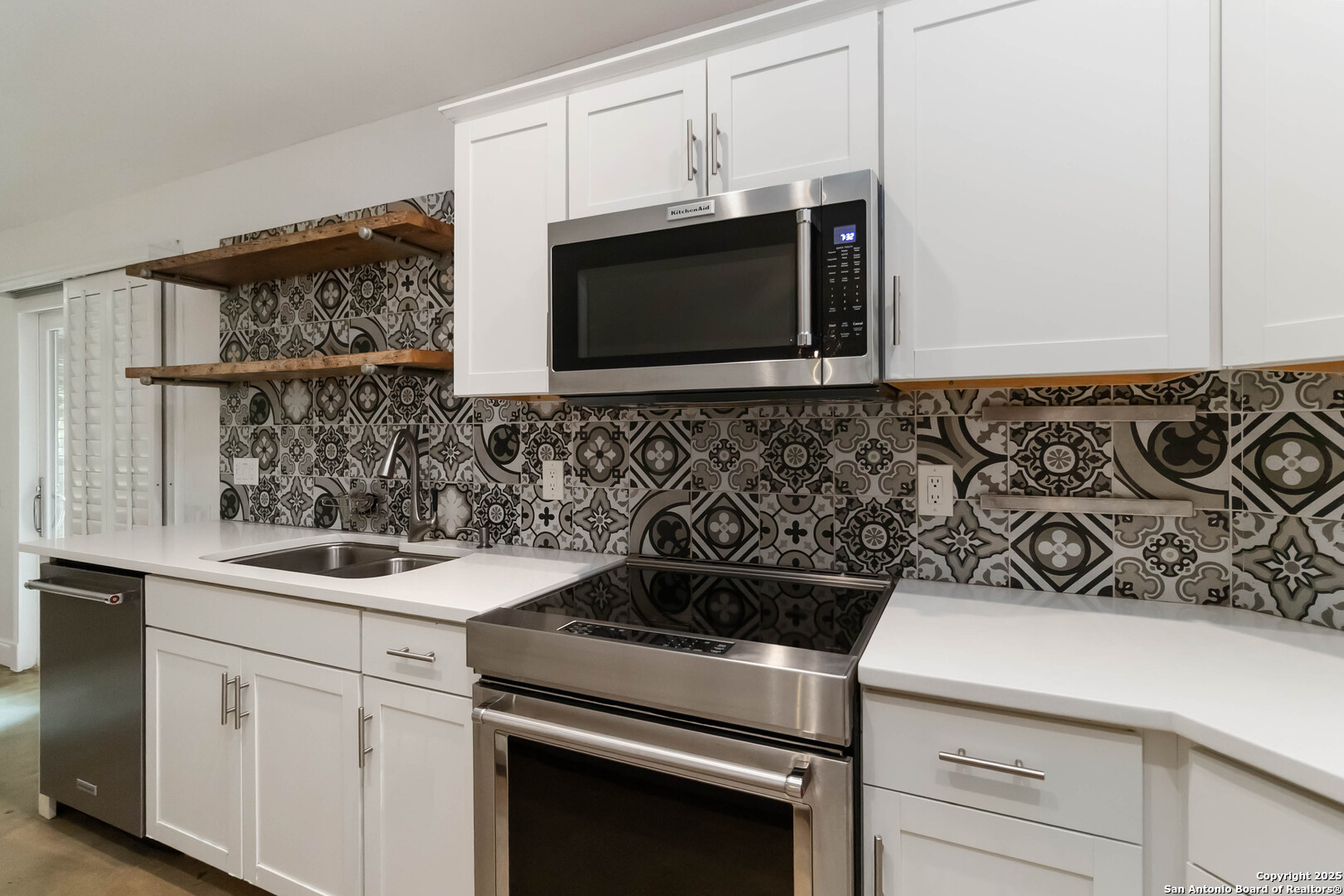 942 Lightstone