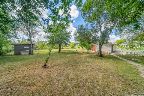 A home in Floresville