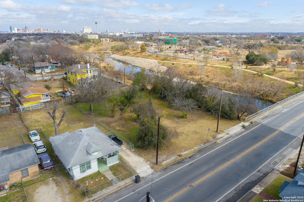 Photo of 333 theo, San Antonio, TX 78214 (MLS # 1950774)