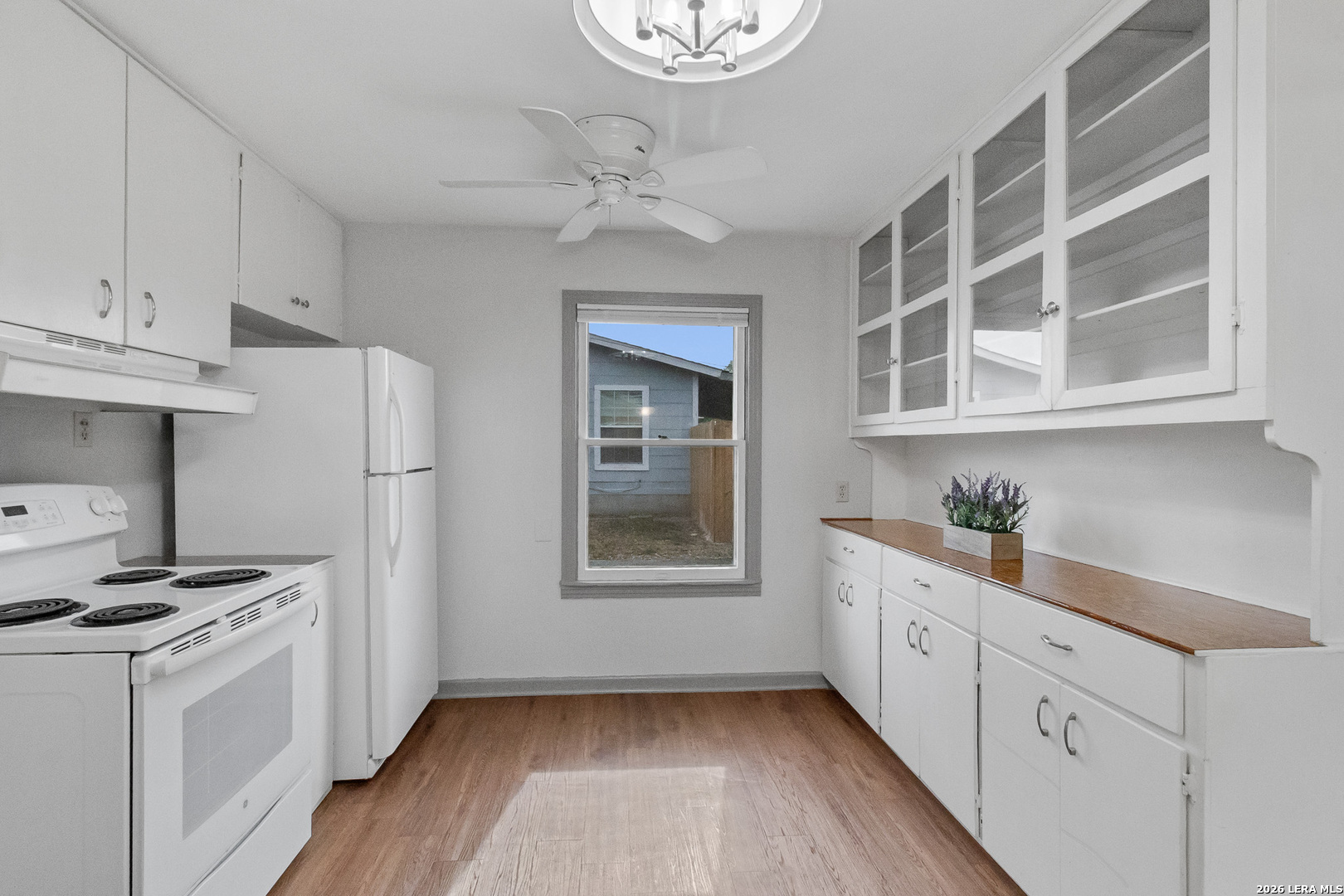 1411 E Corpus Christi St