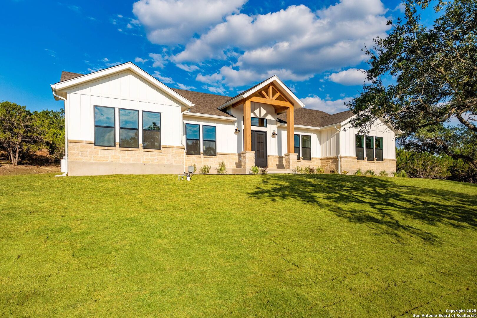 736 Mountain Creek Trail