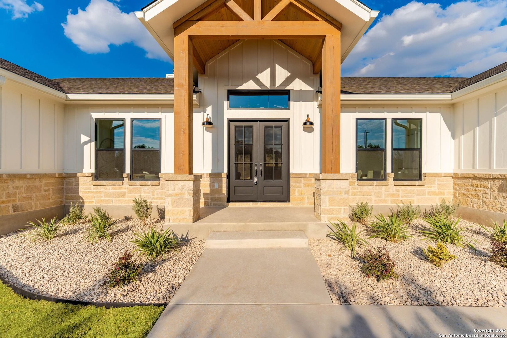 736 Mountain Creek Trail
