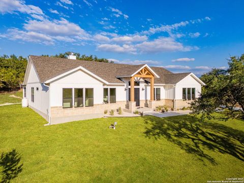 Photo of 736 Mountain Creek Trail, Boerne, TX 78006 (MLS # 1916230)