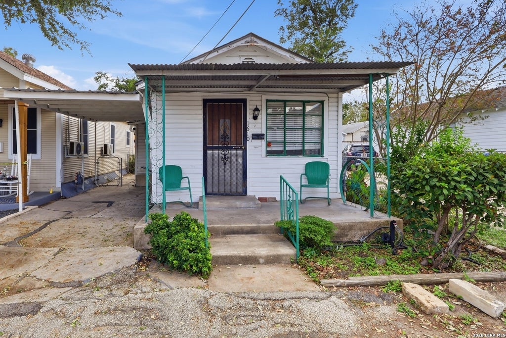 Photo of 1610 AMESTOY ST, San Antonio, TX 78207 (MLS # 2023716)